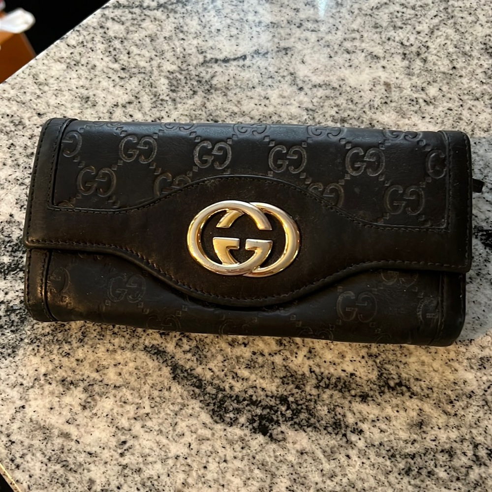 Black Gucci wallet